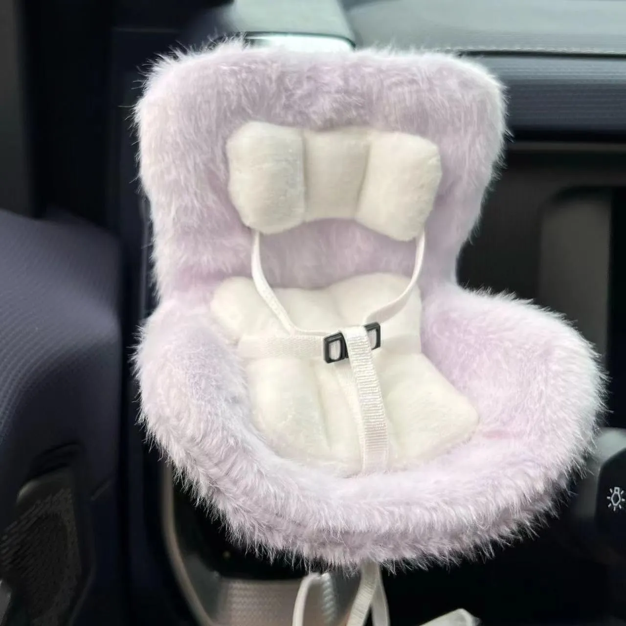 Collectors (Purple) Car Seat for Dolls, Air unexplored prerequisite depreciation retrieve Vent Clip and Desktop Stand with Soft Furry Cushion, Cute Car Ornament for Blind Box Doll Fans and Doll 