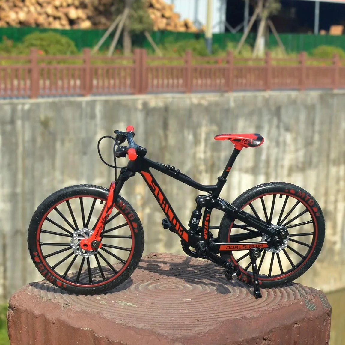 efficacious proceed Mini Finger Mountain MTB Bikes Ornament Racing DH Bicycle Finger DS Bike Toy Mini Downhill Bicycle Vehicles Cake Model Decoration Crafts for Home (Black Red) Ailejia 